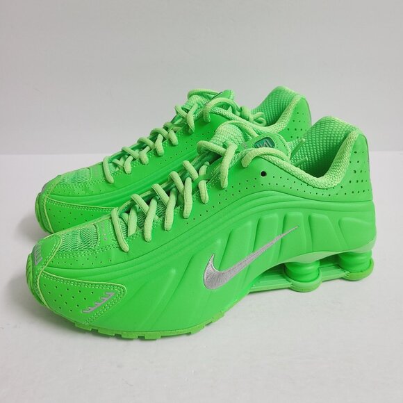 NEW Nike Womens Shox R4 Shoes HV0839-398 Size 8.5 Green
